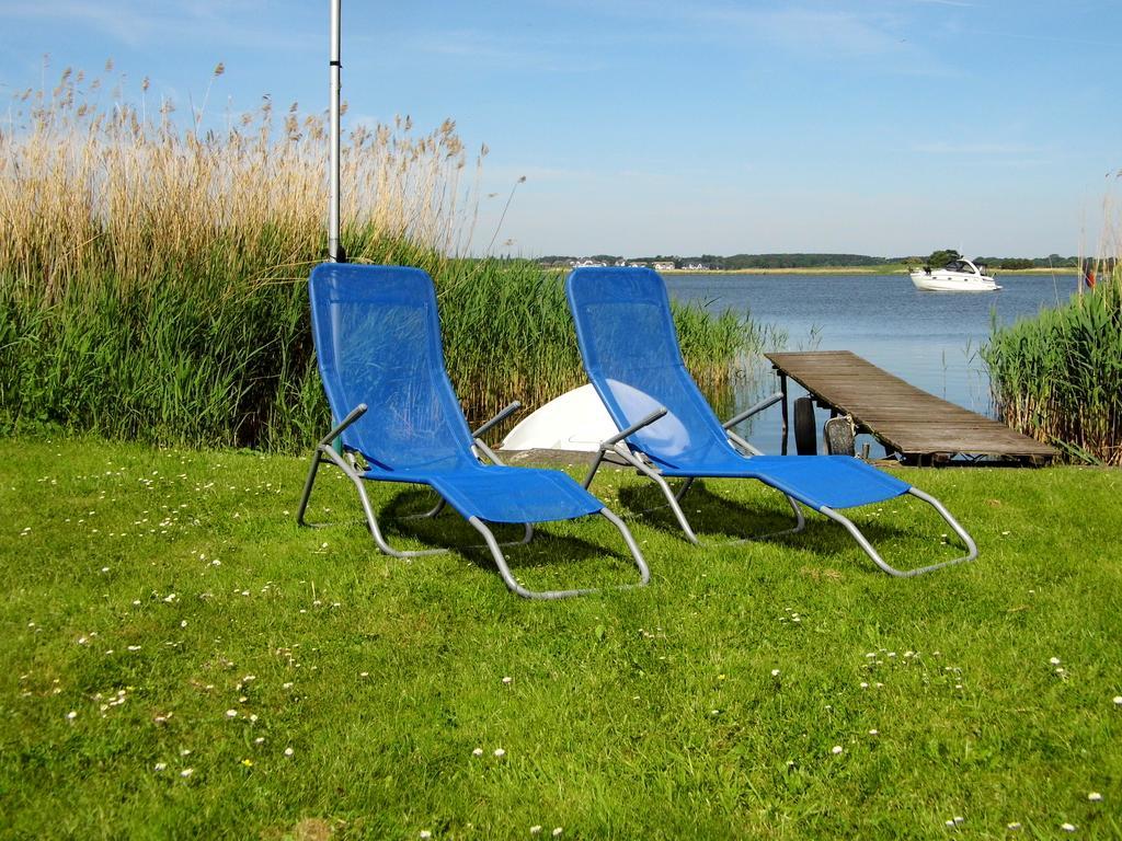 Ferienwohnung Seerose Neppermin Екстериор снимка